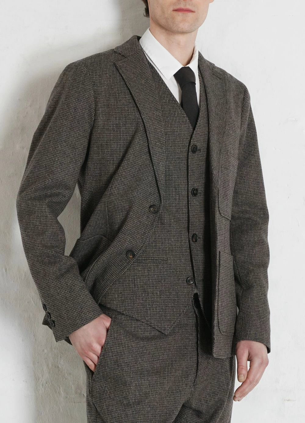 HANSEN GARMENTS CHRIS | Classic Two Button Blazer | Rocks 5 HANSEN GARMENTS CHRIS | Classic Two Button Blazer | Rocks - Image 3