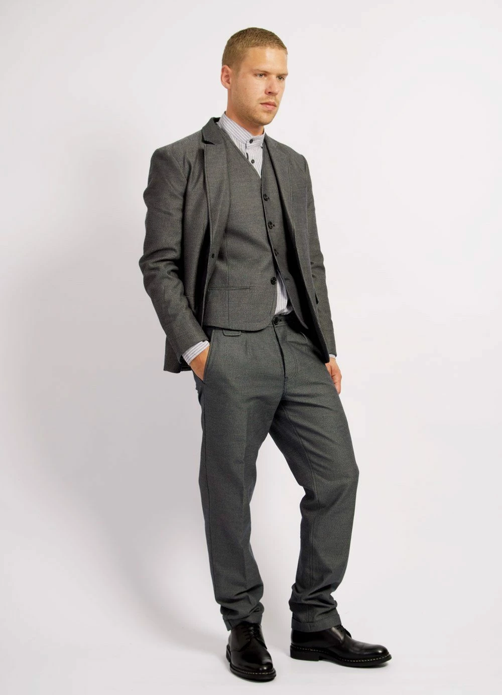 HANSEN GARMENTS DANIEL | Classic Casual Vest | Indigo Grey 6 HANSEN GARMENTS DANIEL | Classic Casual Vest | Indigo Grey - Image 4