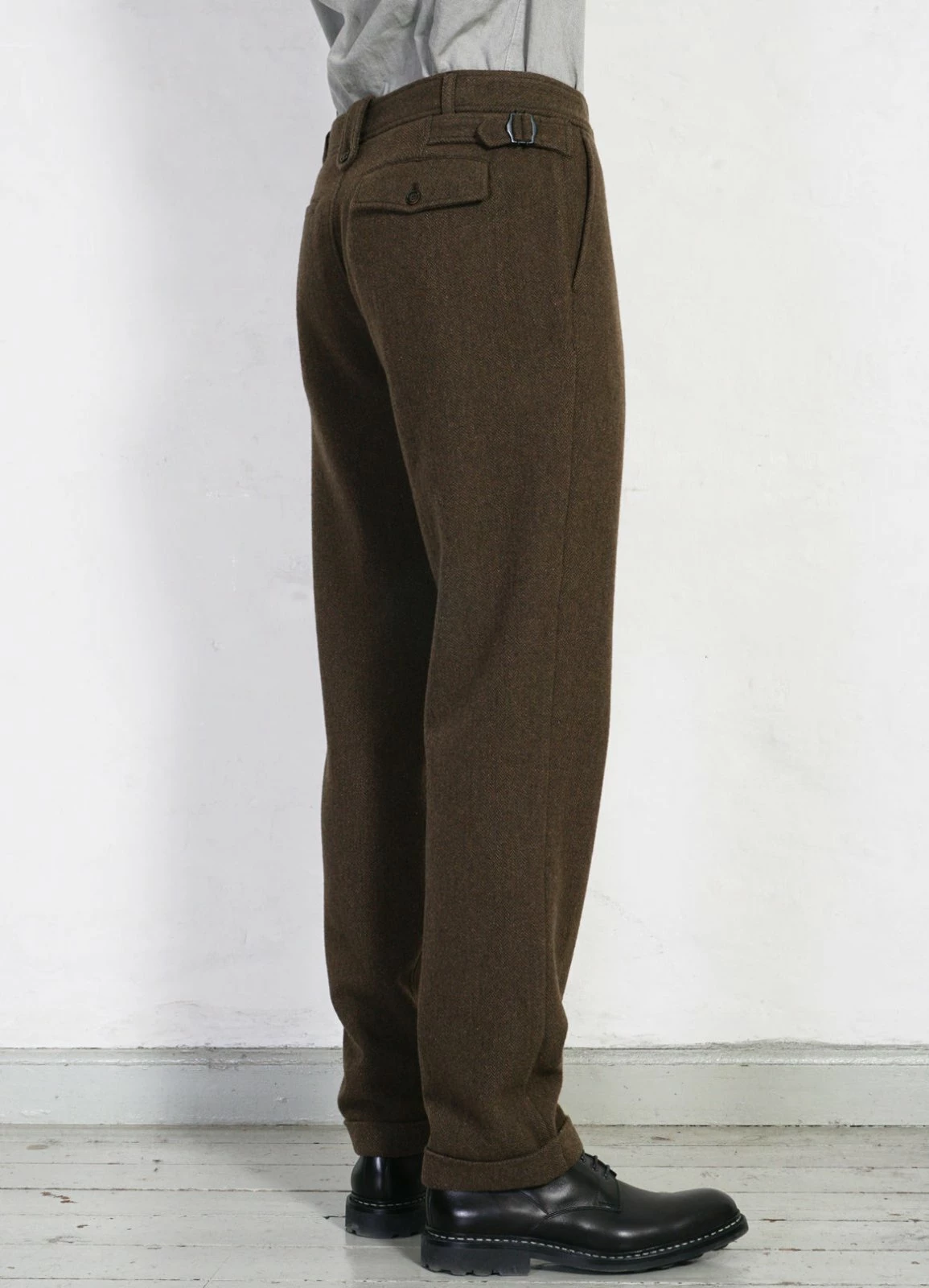 HANSEN GARMENTS FINN | Side Buckle Regular Trousers | Brown Herringbone 8 HANSEN GARMENTS FINN | Side Buckle Regular Trousers | Brown Herringbone - Image 6
